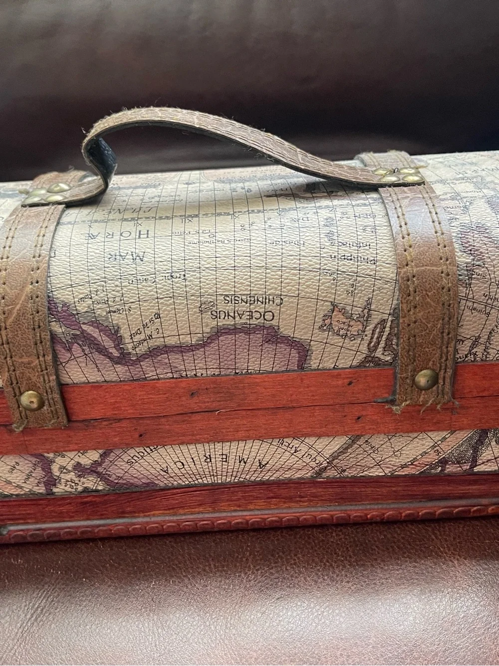 Vintage-Style Red Wooden Decorative vine bottle carrier world map